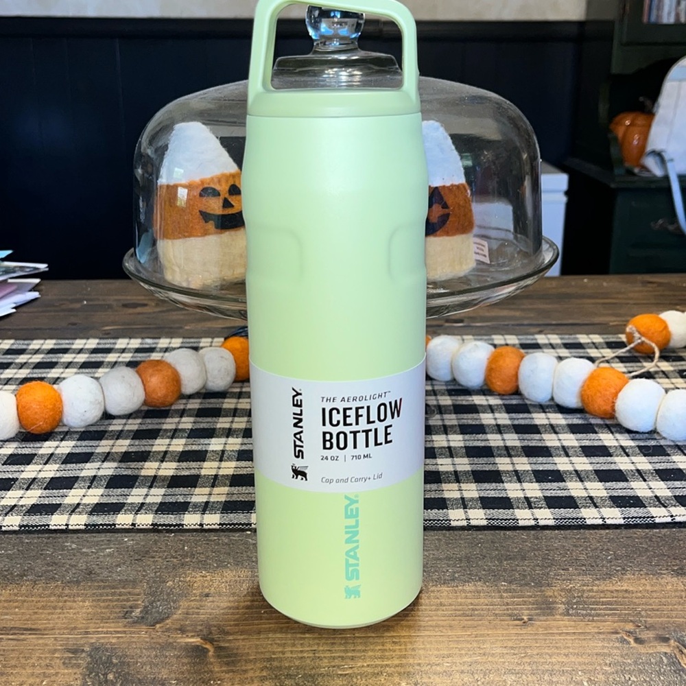 Stanley Aerolight Iceflow 24oz bottle